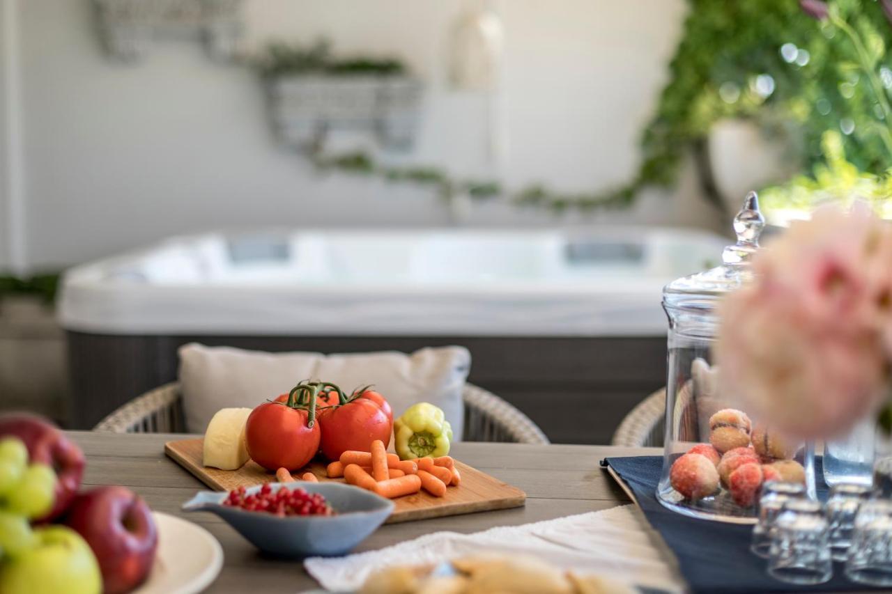 Velebis Superior Apartment - Luxurious One-Room Apartment With Jacuzzi - Prestigious Location By The Sea In The New City Center Of Znjan - Panoramic View Of The Sea And Islands - Free Garage Parking - Buralux Properties سبليت المظهر الخارجي الصورة