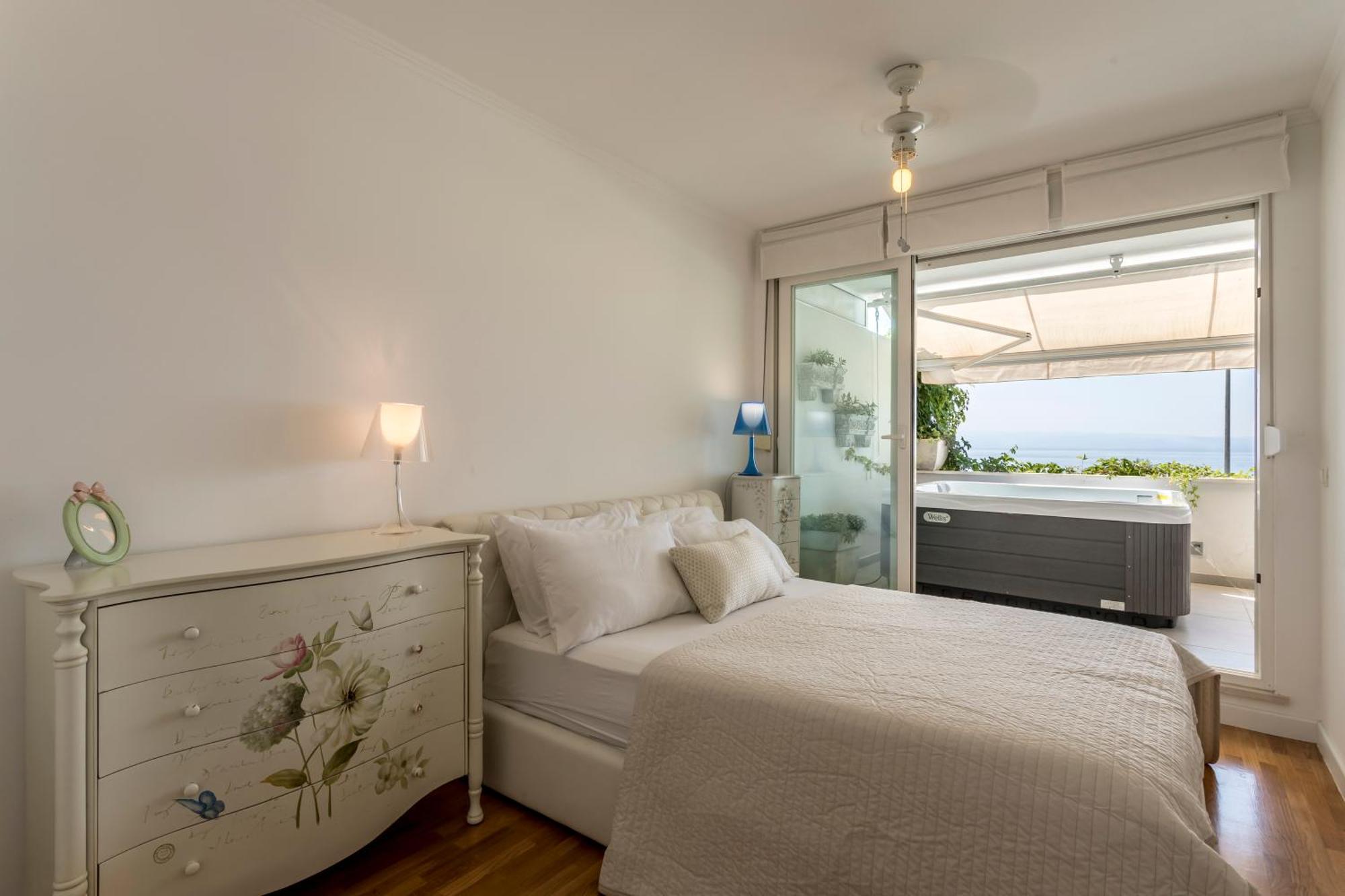Velebis Superior Apartment - Luxurious One-Room Apartment With Jacuzzi - Prestigious Location By The Sea In The New City Center Of Znjan - Panoramic View Of The Sea And Islands - Free Garage Parking - Buralux Properties سبليت المظهر الخارجي الصورة